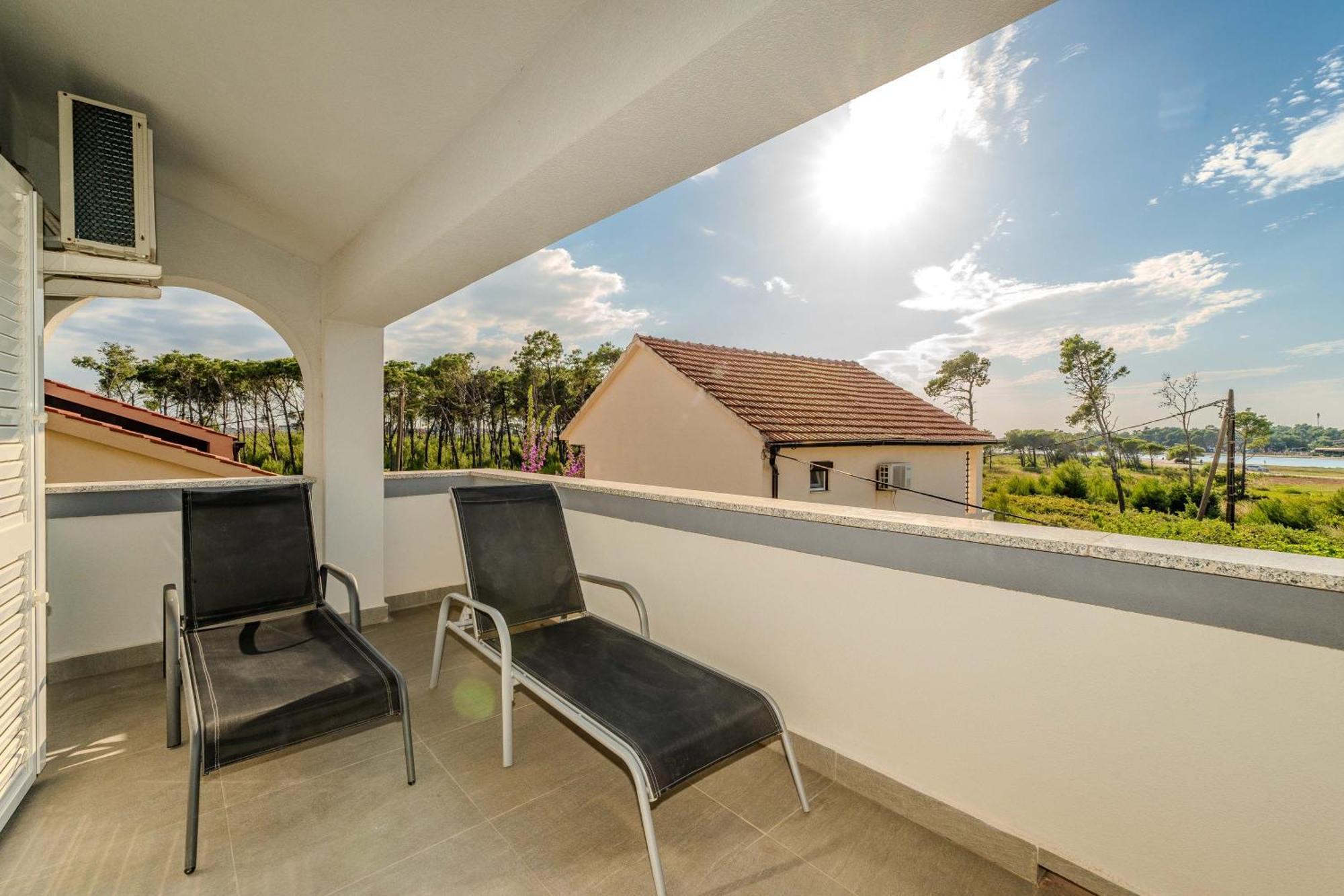 Apartments Dalmatia (Adults Only) Privlaka  Exterior photo